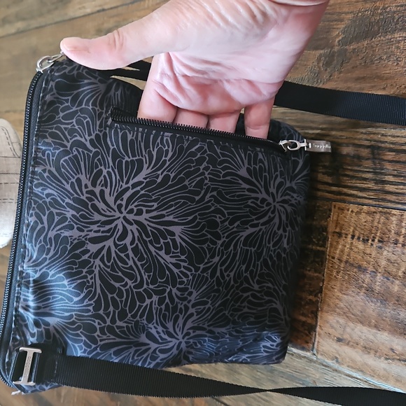 Baggallini Women's Floral Black And Gray Canvas Messenger Crossbody Bag.‎ - Picture 4 of 11